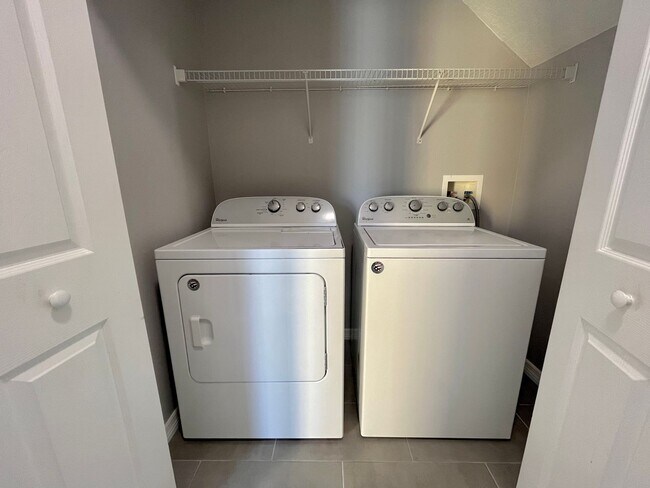 Building Photo - Hunter's Creek - 3 Bedroom, 2.5 Bathroom T...
