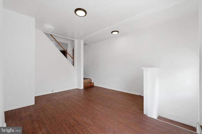 Building Photo - 525 Morse St