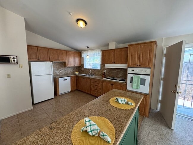 Building Photo - Charming 3-Bedroom Home for Rent in Serra ...