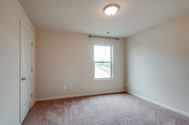 Building Photo - Gorgeous 4BR/2.5BA+Bonus executive home for lease in M'boro now! Triple Rockvale schools!