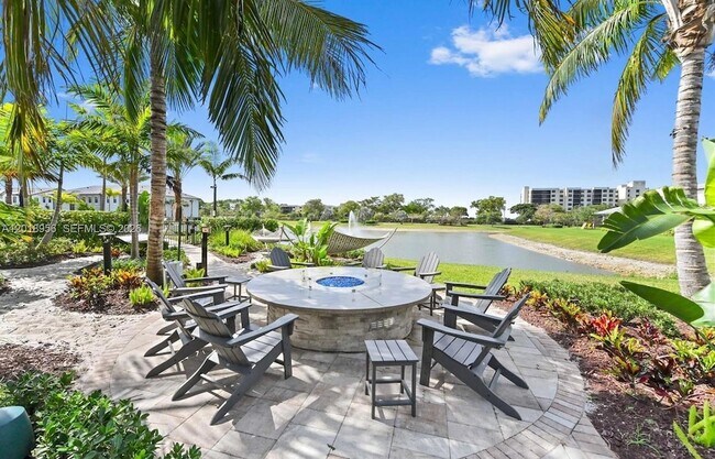 Building Photo - 4549 Pinehurst Trl W