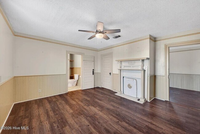 Building Photo - Ideal for Medical Professionals & Students – Spacious 5BR Near Downtown