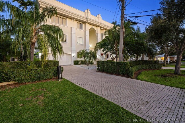 Building Photo - 414 Riviera Isle Dr