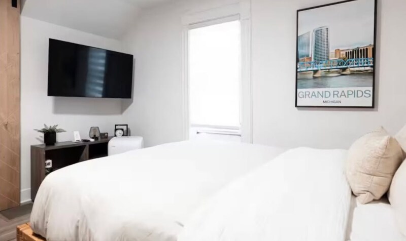 Building Photo - 1205 Bridge St NW