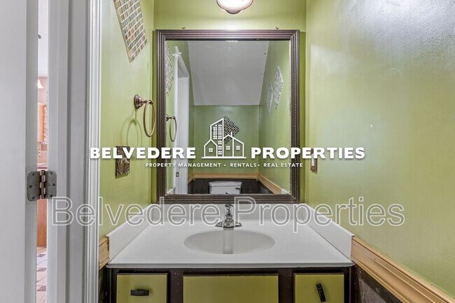 Building Photo - 1434 Waverly St