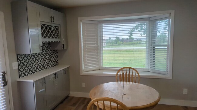 coffee / wine bar - 11377 Nucla St