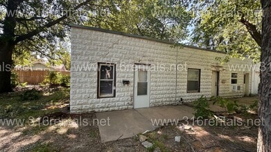 Building Photo - $525- 1 bed 1 bath - Duplex located in the Sunflower neighborhood