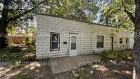 Building Photo - $525- 1 bed 1 bath - Duplex located in the Sunflower neighborhood