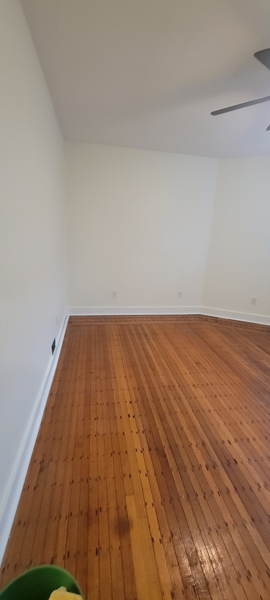 Living room - 614 E 12th Ave