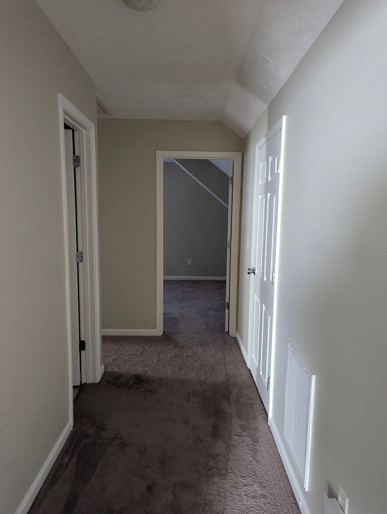 Upstaiers-Walkway - 2480 Oak Hill Dr