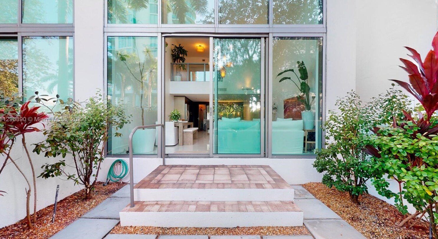 Building Photo - 6000 Collins Ave