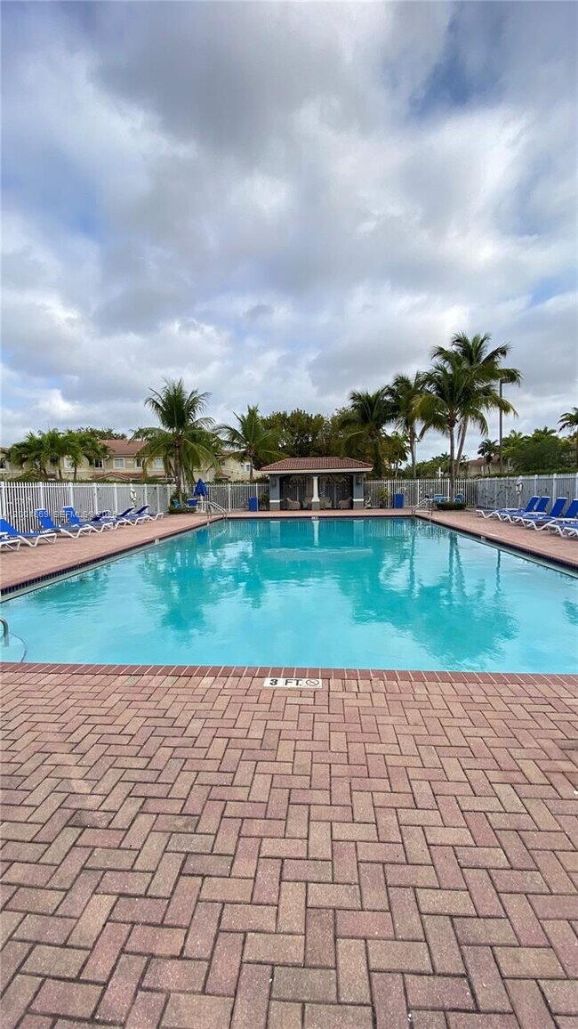 Building Photo - 8261 NW 107 Ct