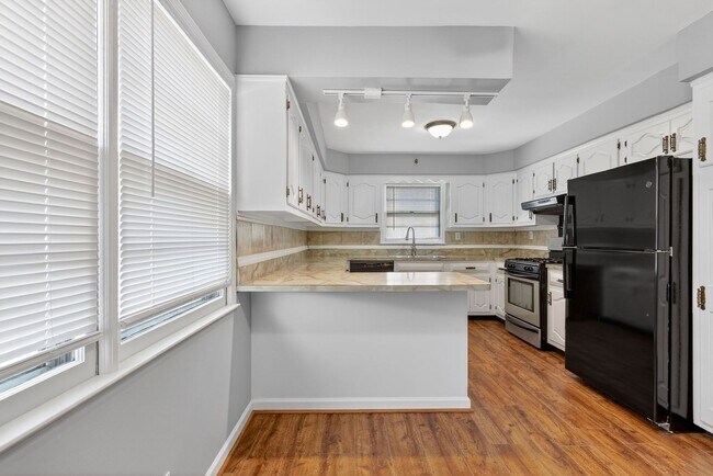 Building Photo - 77 Marsh Ave