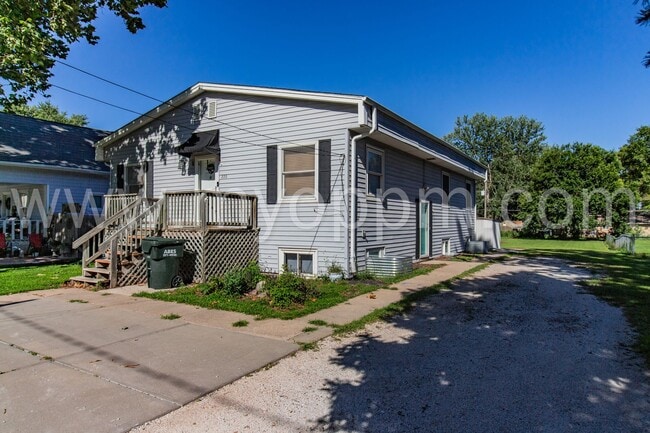 Building Photo - Gorgeous 3 Bedroom / 1 Bathroom Duplex | Gretna