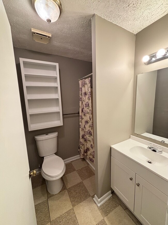 Building Photo - 1128 Southwood Dr