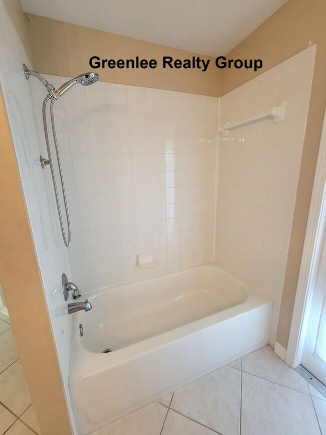 Building Photo - Spacious 3 Bed / 2 Bath pool home with lawn and pool care included in beautiful Rosewood at River...