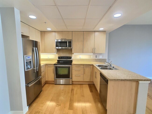 Building Photo - 1 Bedroom Flat for Rent at Plant 51 in Dow...