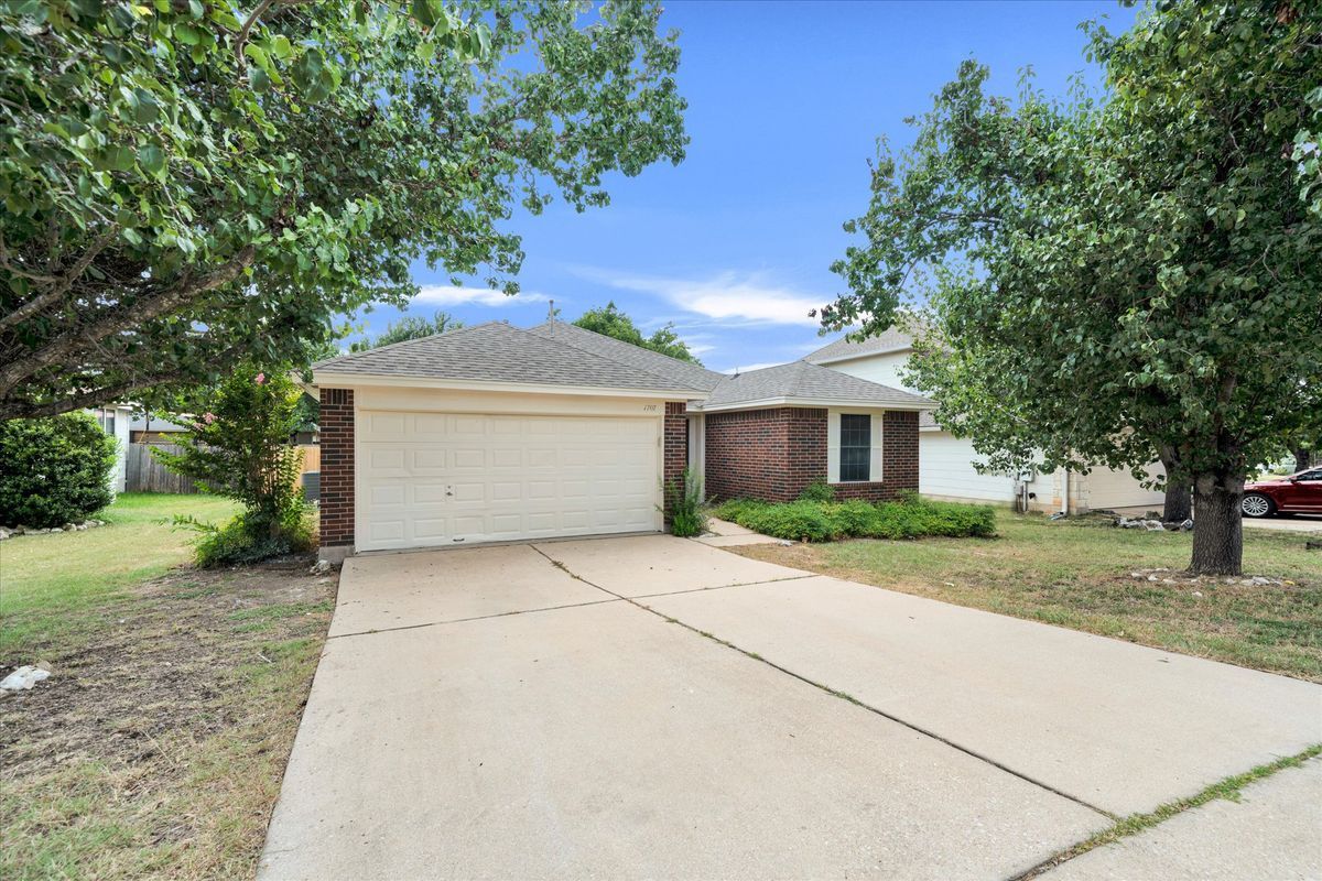 Building Photo - 1707 Primrose Ln