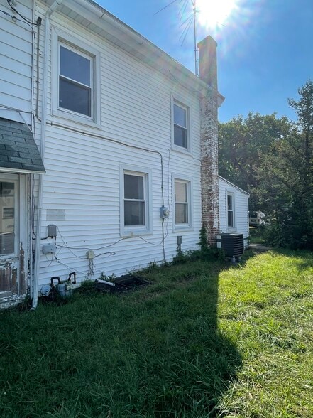 Building Photo - 106 Water St