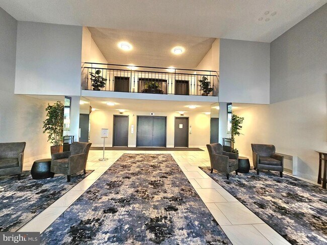 Building Photo - 2059 Huntington Ave