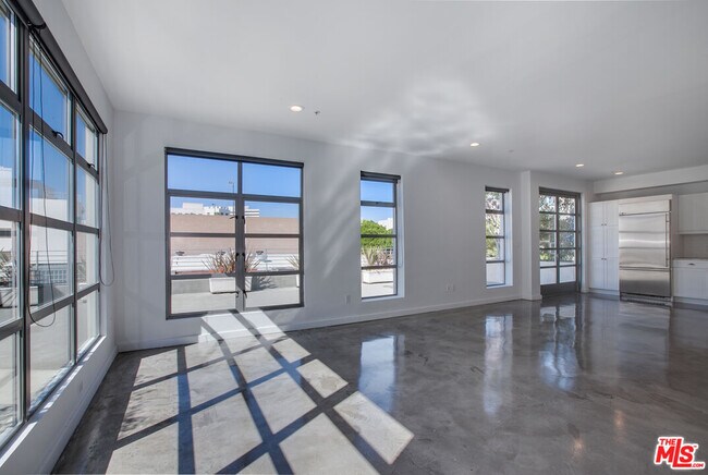 Building Photo - 1358 4th St