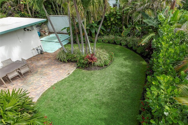 Building Photo - 3327 NE 15th Ct