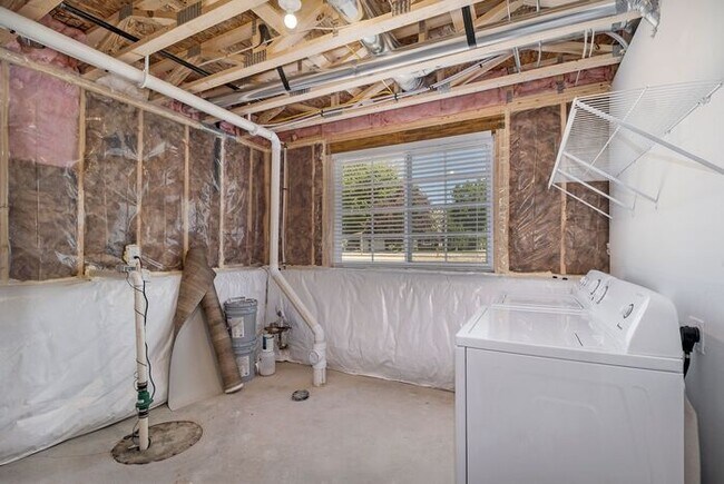 Building Photo - 5659 Claremount St