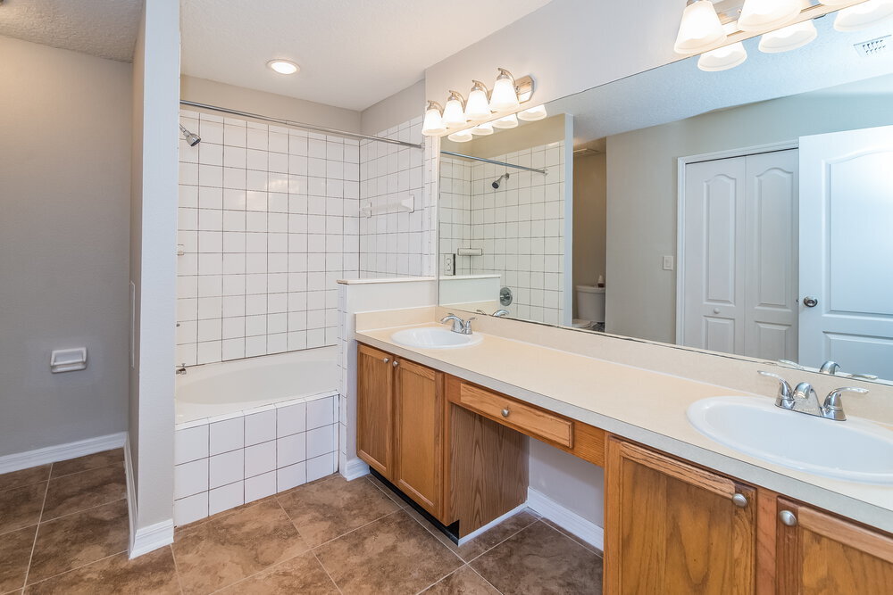 Building Photo - 975 Deer Spring Dr