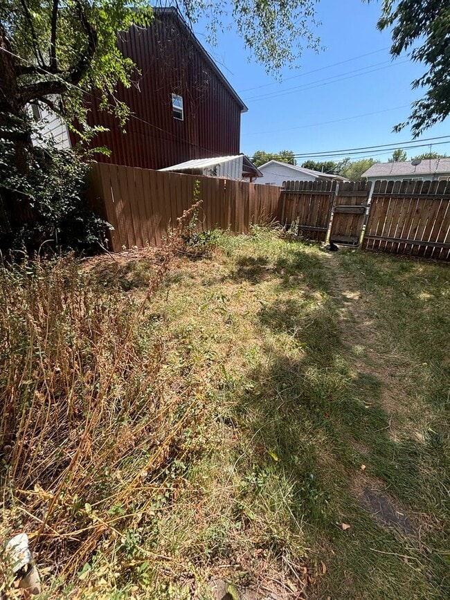 Building Photo - Charming 2-Bedroom Single Family Home