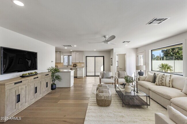 Building Photo - 7339 E Solano Dr