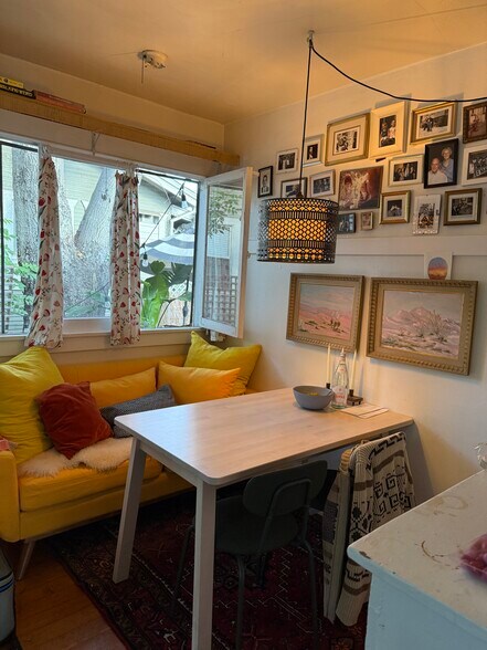 Building Photo - 422 El Centro St