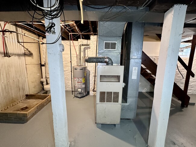Building Photo - 923 Marshall Ave