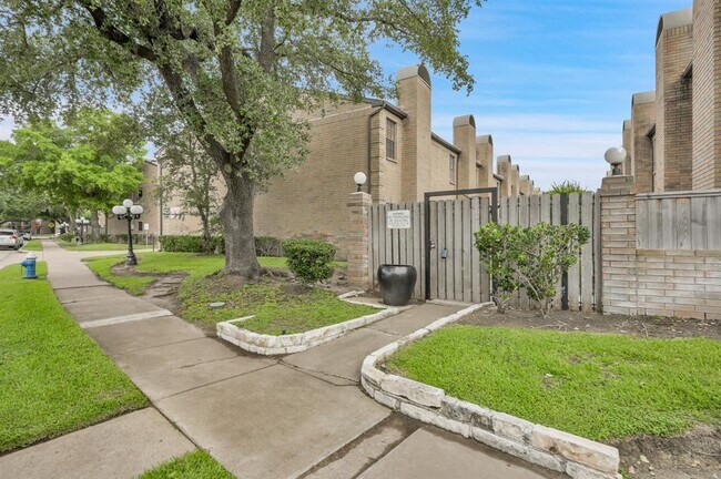 Primary Photo - 9850 Pagewood Ln