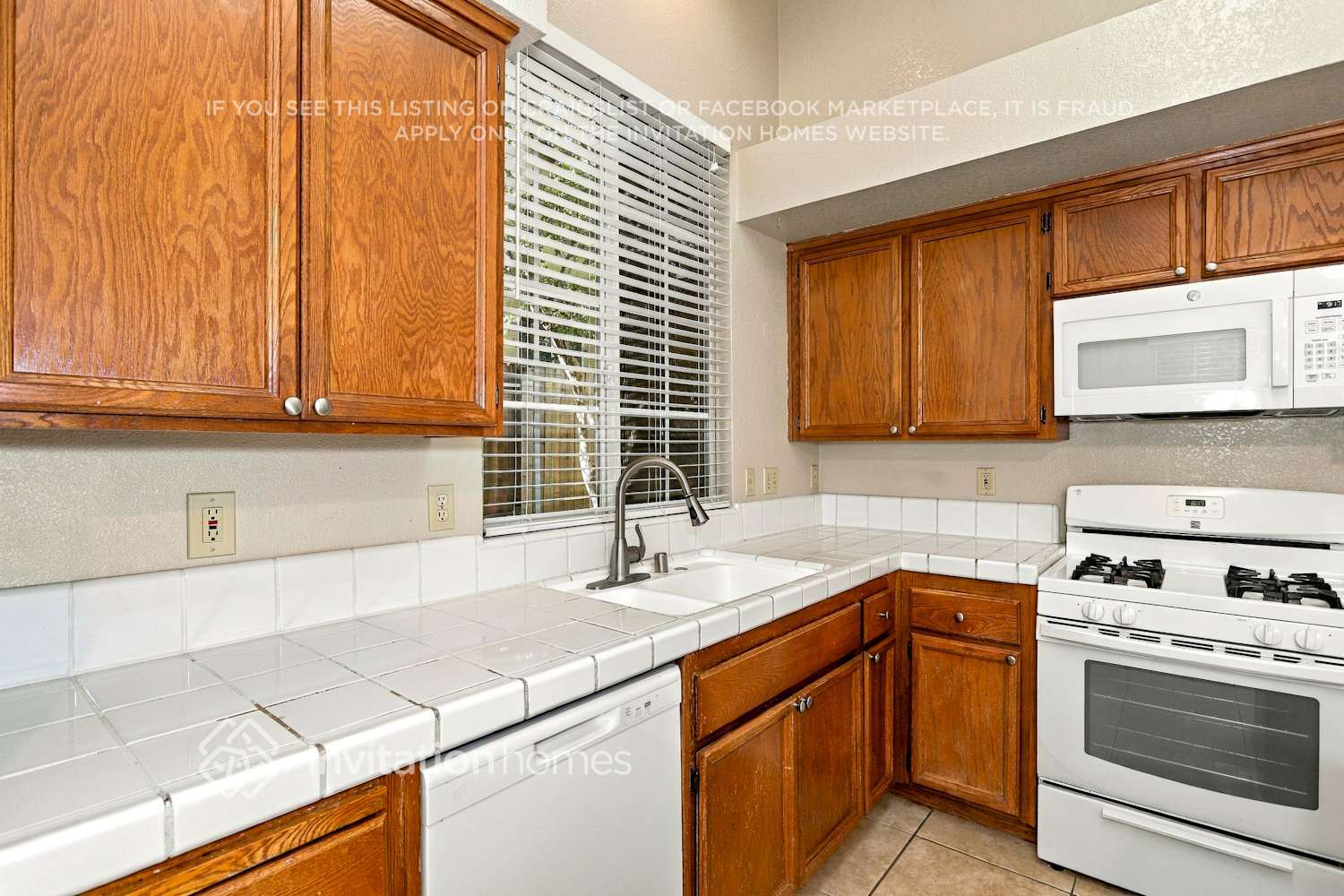 Building Photo - 8441 Solitude Ct