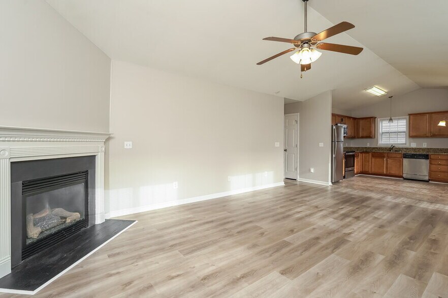 Building Photo - 4031 Village Park Ct