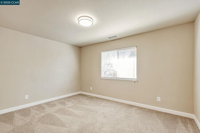 Building Photo - 4867 Big Bear Rd