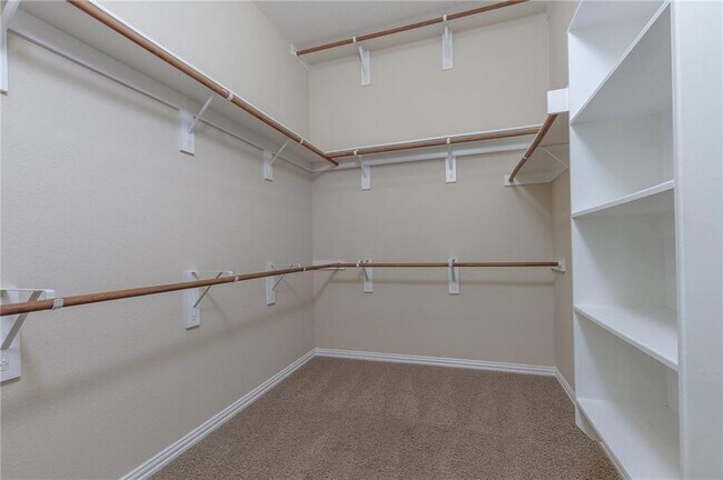 Building Photo - 504 Tascate St