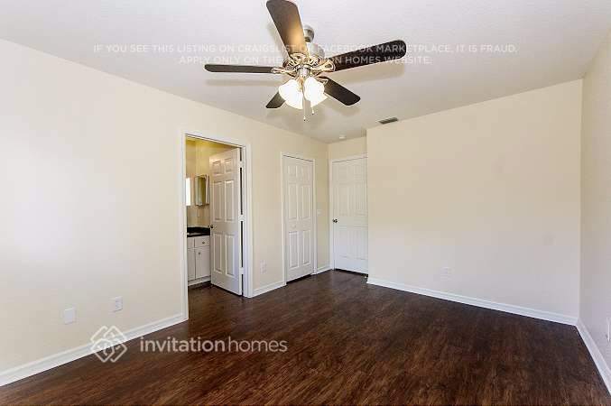 Building Photo - 1052 Mosaic St