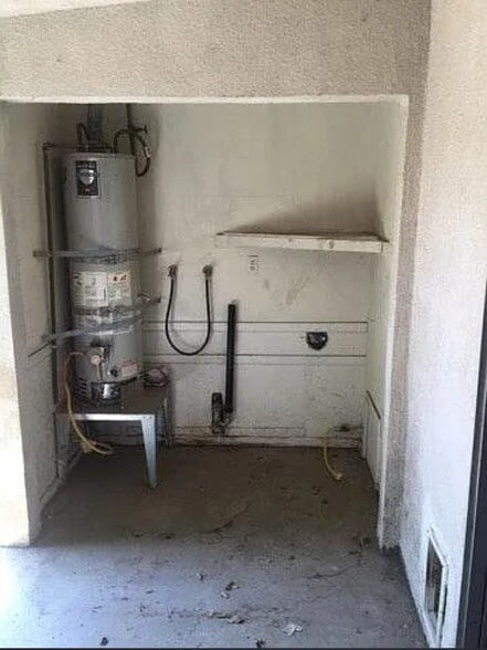Building Photo - 25982 Tamarisk Dr