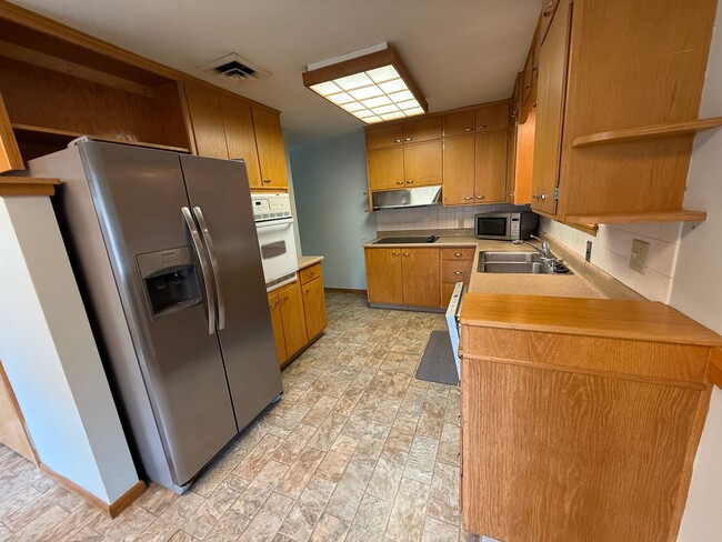 Building Photo - 3 Bed 2 Bath Home
