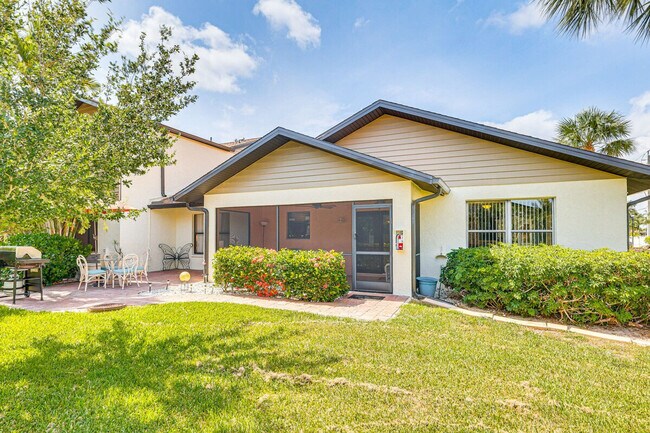 Building Photo - 11651 Pointe Cir