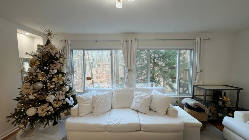 Building Photo - 16031 Dorset Rd