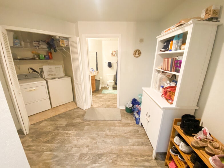 Second Bathroom/Laundry - 700 S Harbour Island Blvd