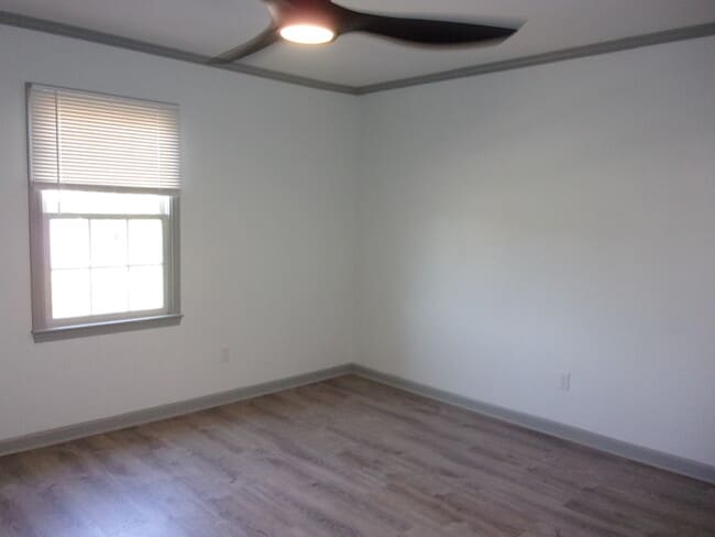 Building Photo - Beautifully Updated 2 Bedroom 2 Bath Townhome Minutes to Downtown Rock Hill