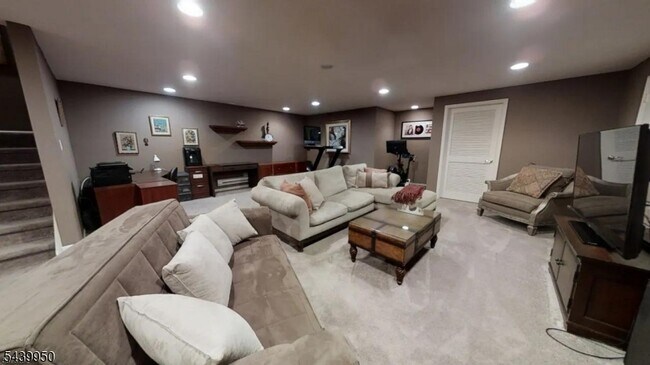 Building Photo - 711 Binghampton Ln