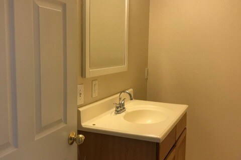 Building Photo - 510 S Poplar St