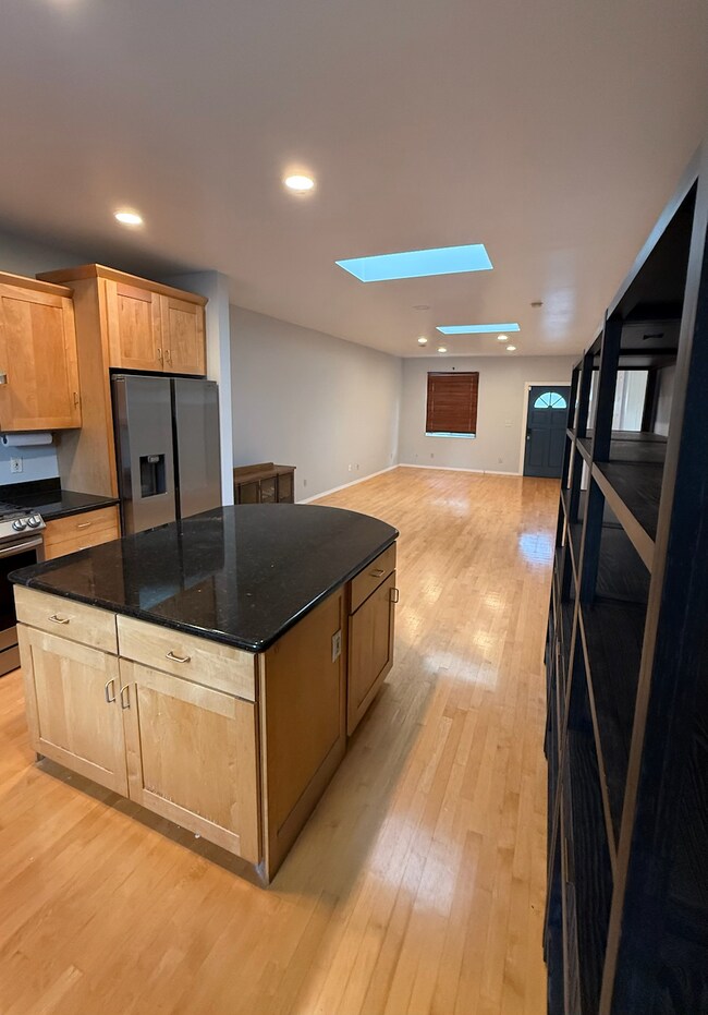 Building Photo - 5529 Beaudry St