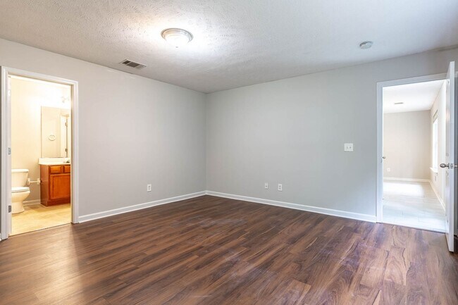 Building Photo - 752 Holland Ridge Dr