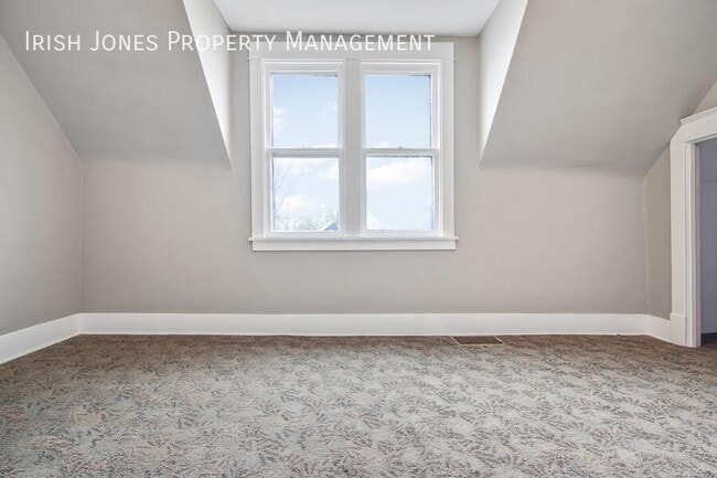 Building Photo - 175 Freund St