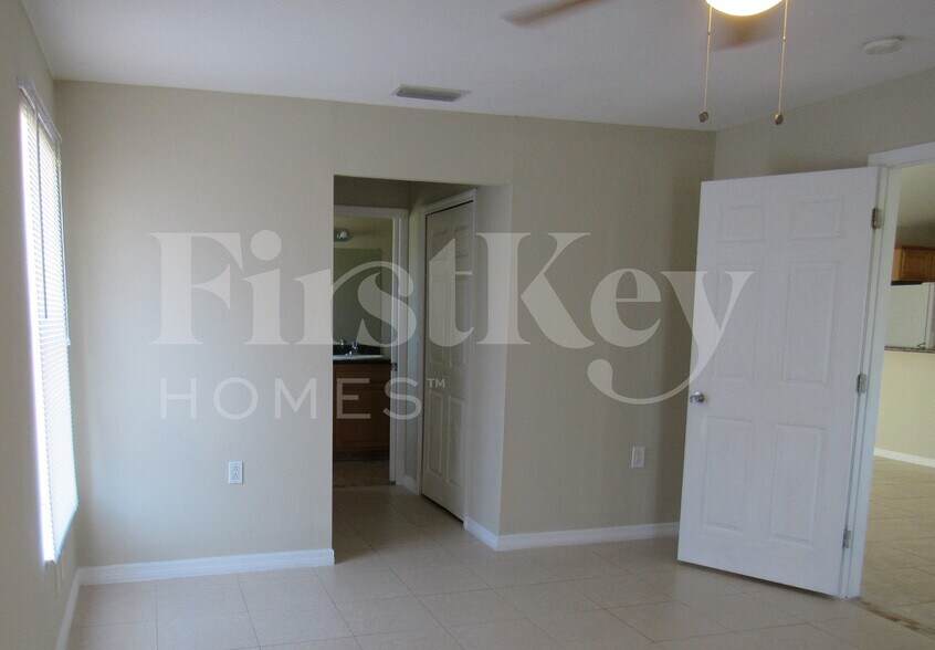 Building Photo - 1810 NW 21st Terrace